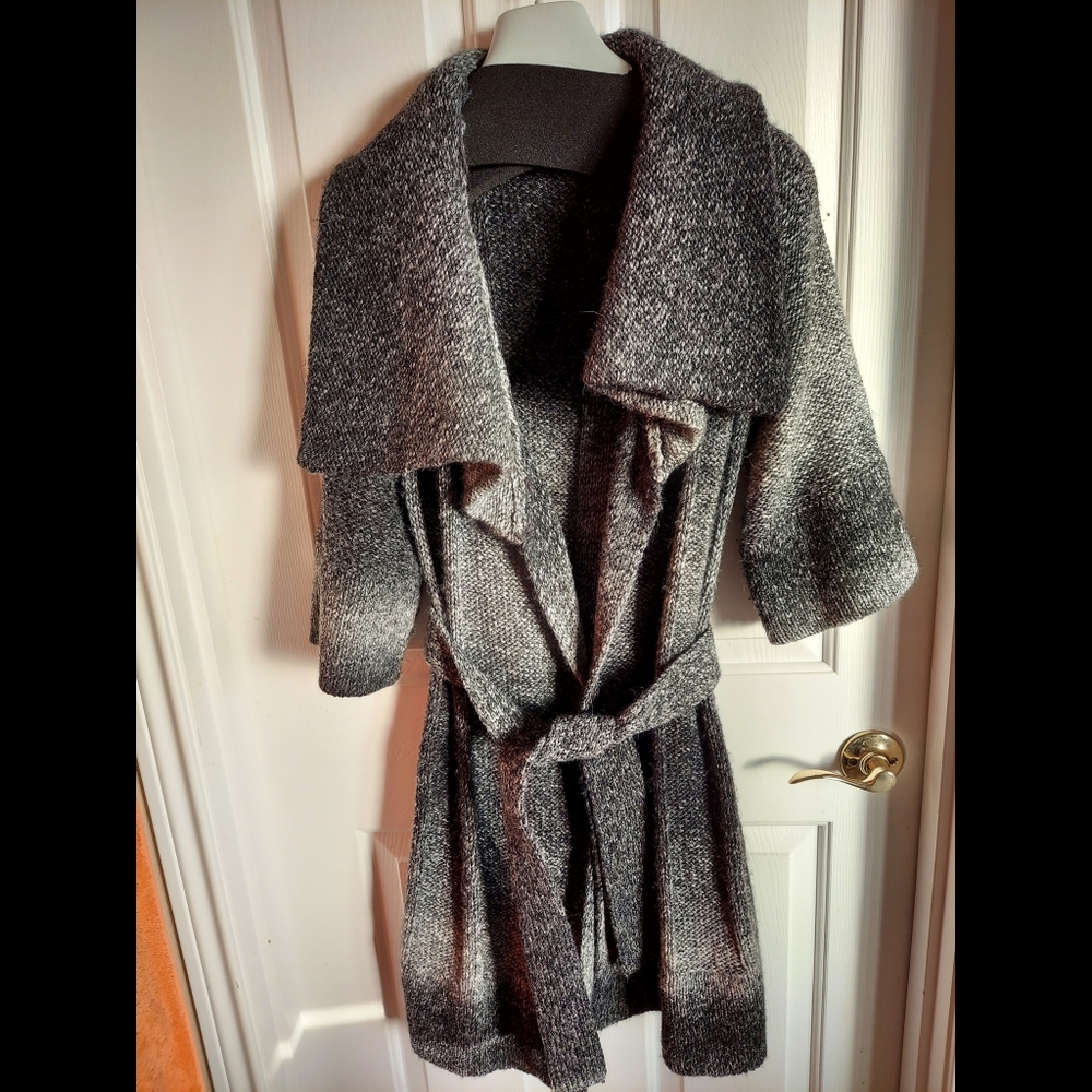 Warm,long wrap cardigan with belt and collar. Size regular M.